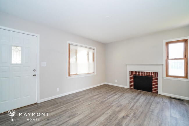 Building Photo - 4 Bedroom Home with Comfortable Layout