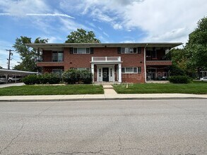 Building Photo - 770 E 61st St
