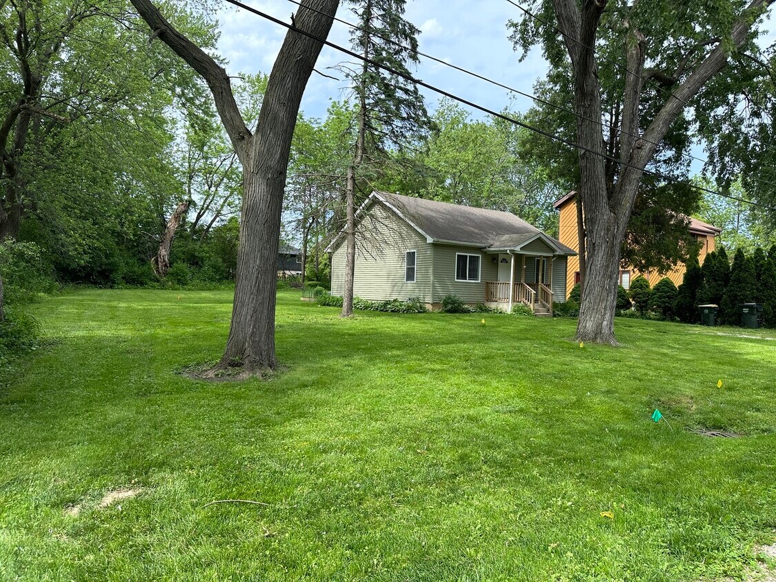 Primary Photo - 22570 W Ridge Dr