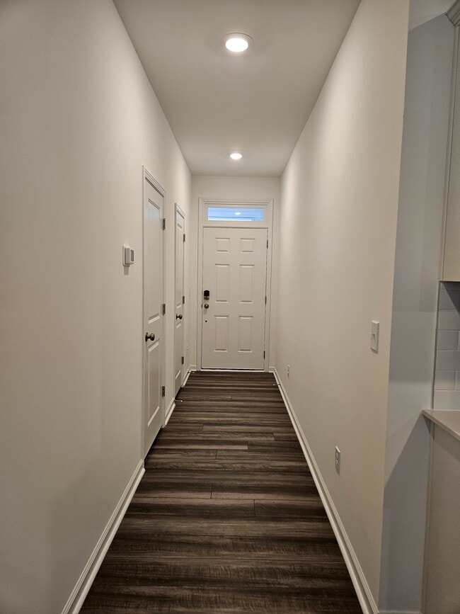 Building Photo - 868 Pilot St