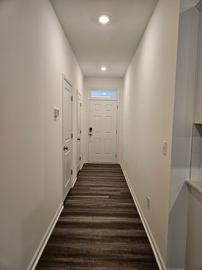 Foto del edificio - 868 Pilot St