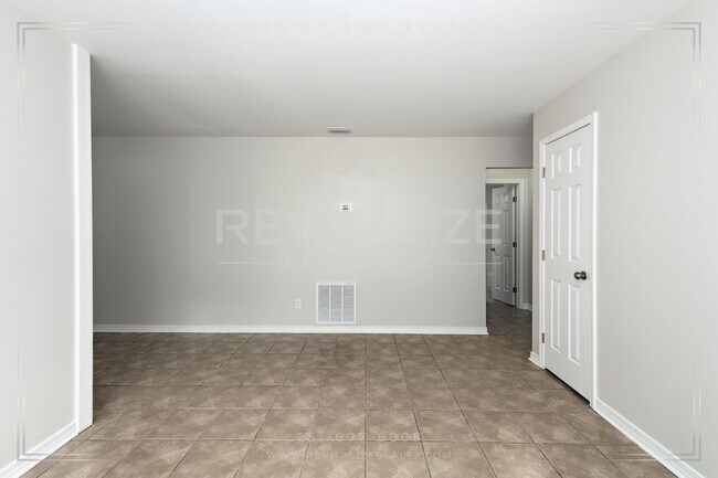 Foto del edificio - Cozy, Updated 3-Bedroom Home with a Shady Yard!