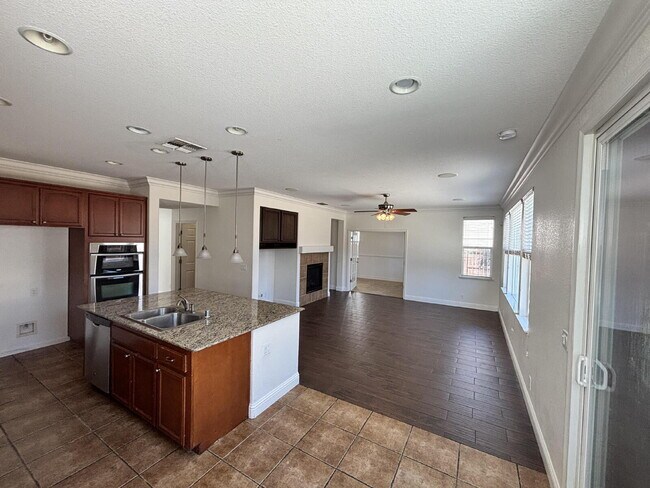 Building Photo - 1247 Jewel Flower Dr