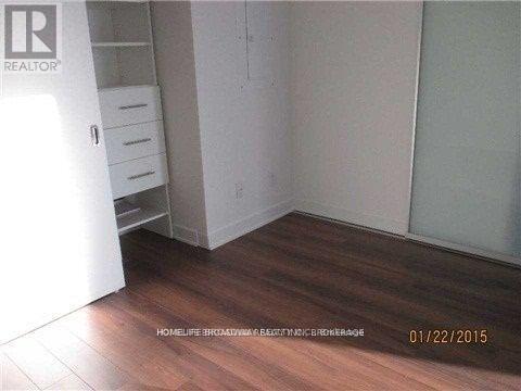 Building Photo - 210 Simcoe St