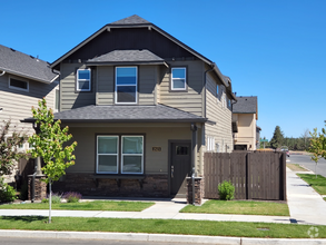 Building Photo - 2523 NW Spruce Pl