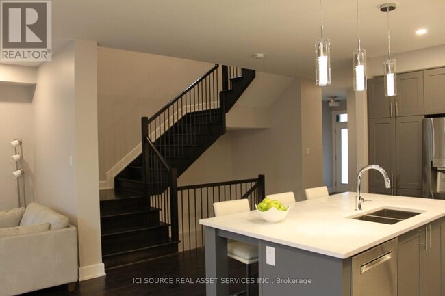 Building Photo - 333 Lysander Pl