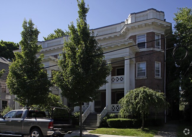 Foto del edificio - 165-167 Lloyd Ave