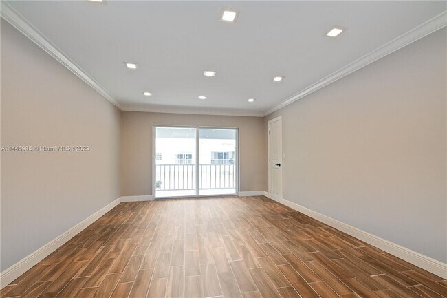 Building Photo - 6443 Bay Club Dr