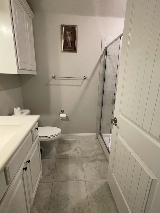 Toilet and Bath for Room1 - 16330 Willowick Ln