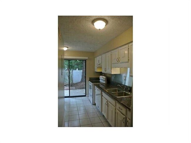 Building Photo - 2638 Briarwood Dr SE