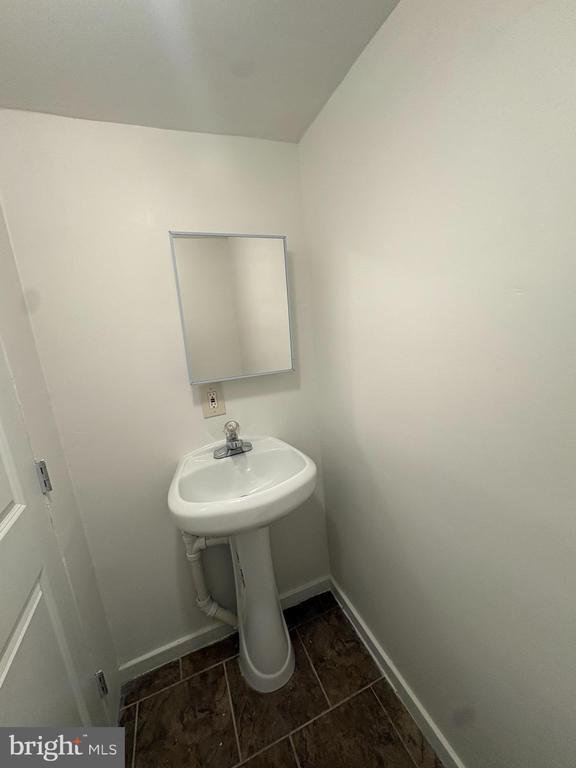 Building Photo - 6212 Carters Ln
