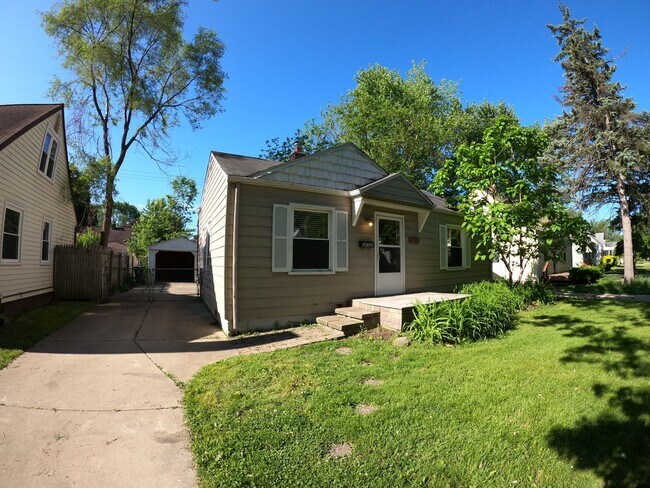 Building Photo - Very Clean Royal Oak Ranch