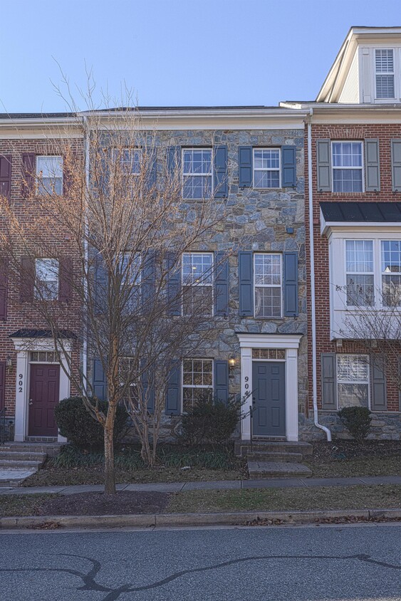 Primary Photo - 904 Crestfield Dr