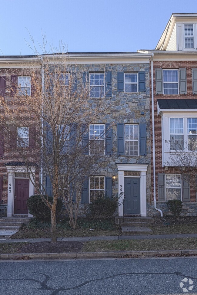 Building Photo - 904 Crestfield Dr