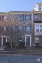 Building Photo - 904 Crestfield Dr