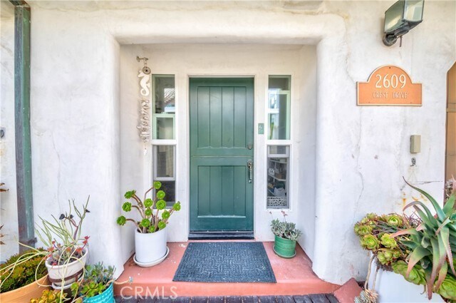 Building Photo - 2609 Crest Dr
