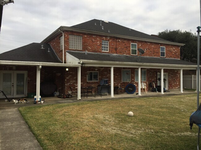 Foto del edificio - 444 Fairfield Ave