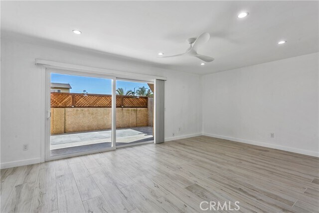 Foto del edificio - 6600 Warner Ave