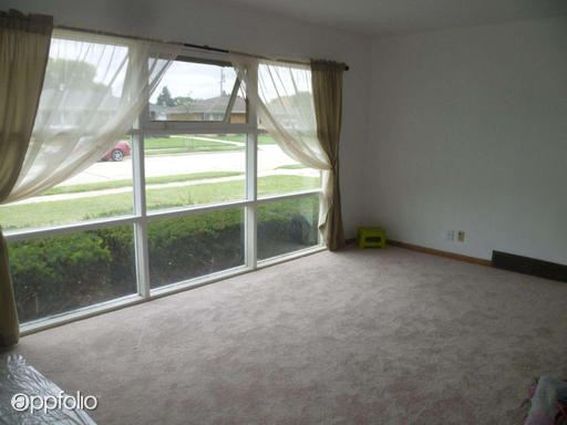Building Photo - 900 Montclair Dr