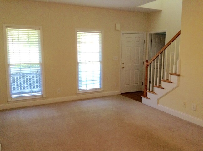 Building Photo - Great 3br House (plus Bonus Room) in East ...