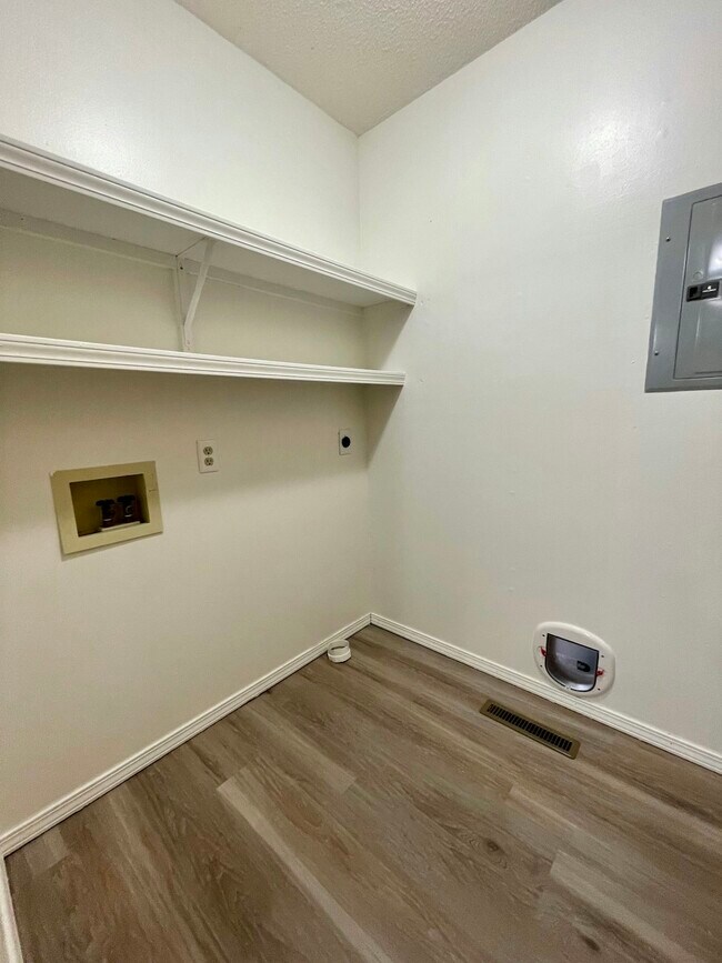 Foto del edificio - 1417 W Rainey St