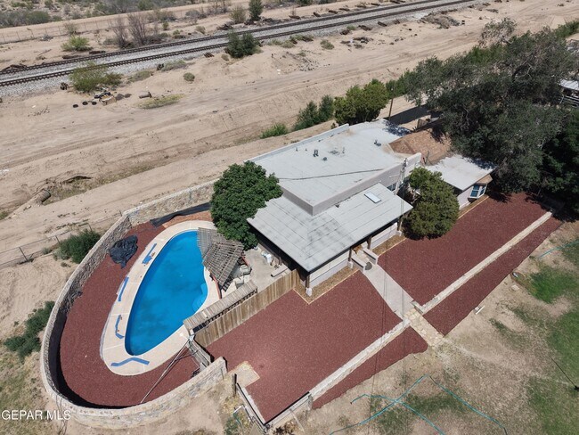 Foto del edificio - 9401 Pavo Ln