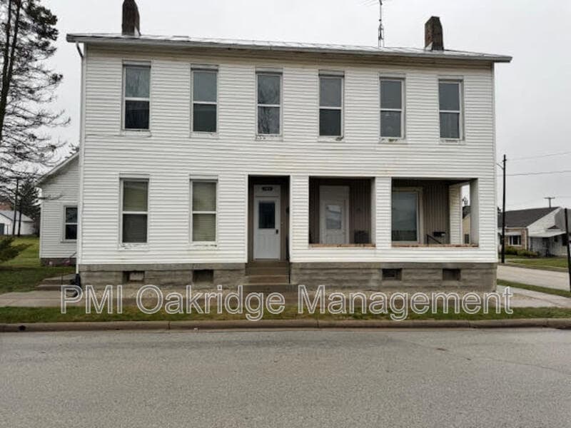 Foto principal - 104 W 1st St