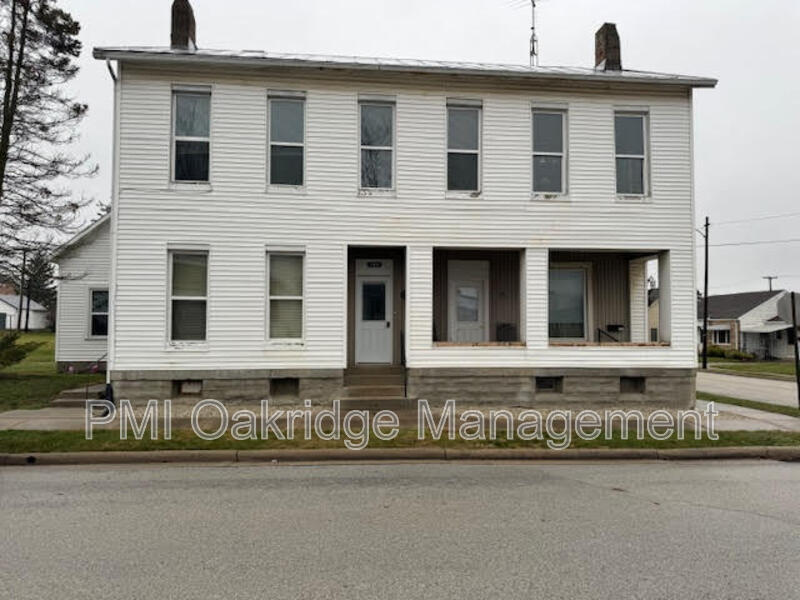 Primary Photo - 104 W 1st St