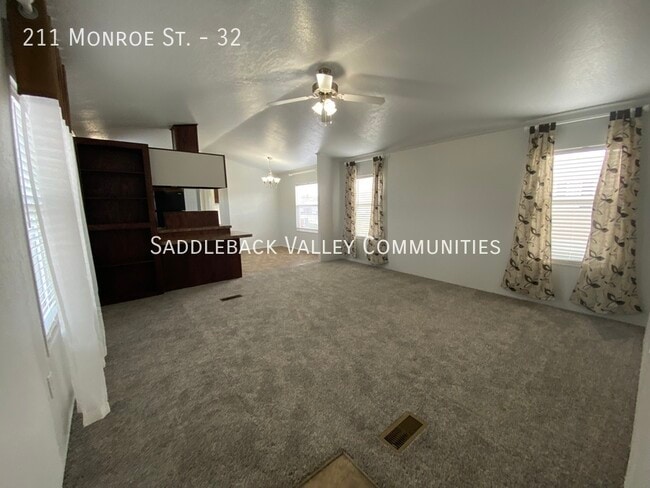 Building Photo - 211 Monroe St