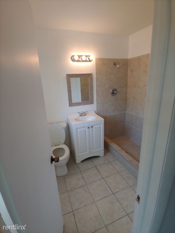 Building Photo - 3 br, 2 bath House - 19083 Flamingo Rd