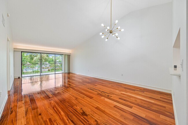 Foto del edificio - ** Berkshire Village ~ Updated Condo ~ Mov...