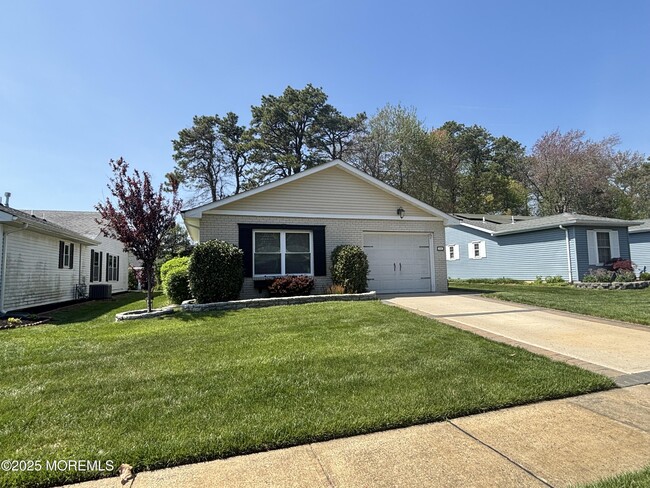 Building Photo - 11 Rushmore Dr