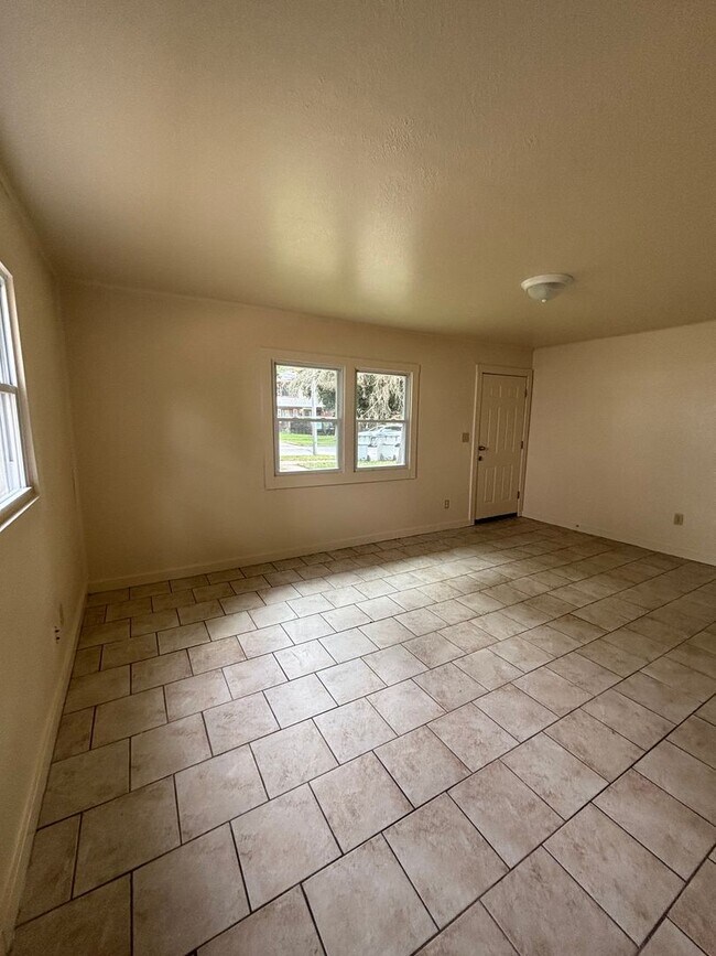 Building Photo - AFFORDABLE 2BR SINGLE FAMILY HOME, HARD SURFACE FLOORS, STAIR LESS, SIDE DRIVE, GARAGE