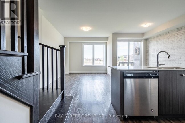 Building Photo - 6 Bedrock Dr