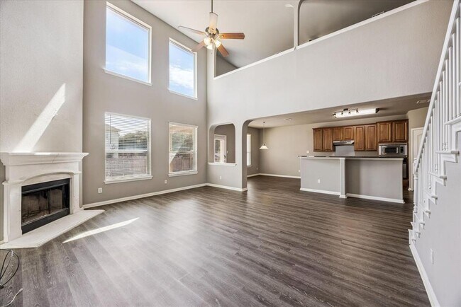 Foto del edificio - 701 Crestwood Ln
