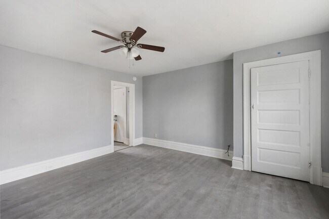 Foto del edificio - 1210 Maple Ave