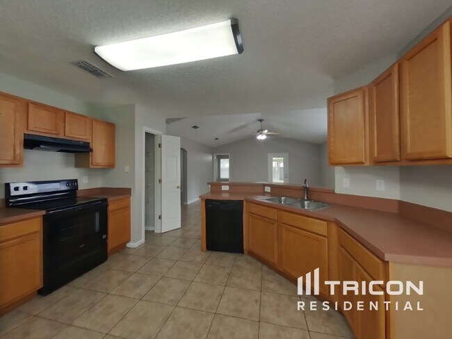 Foto del edificio - 3134 Wavering Ln