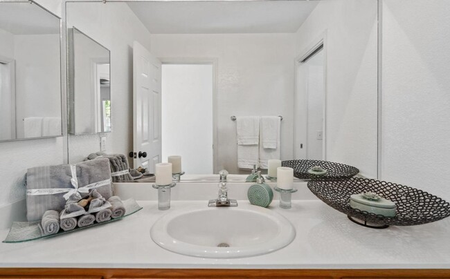 Bathroom 2 Vanity - 3682 Whispering Creek Cir