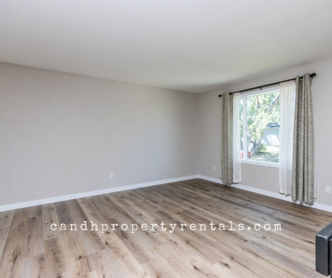 Building Photo - 1726 Broadview Dr