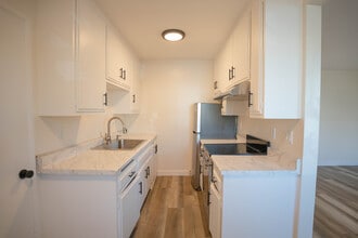 Building Photo - 825 W 167th St