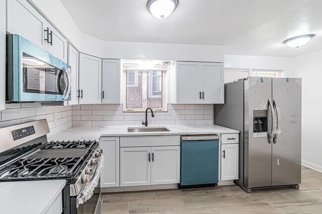 Foto del edificio - 7530 N Oakley Ave