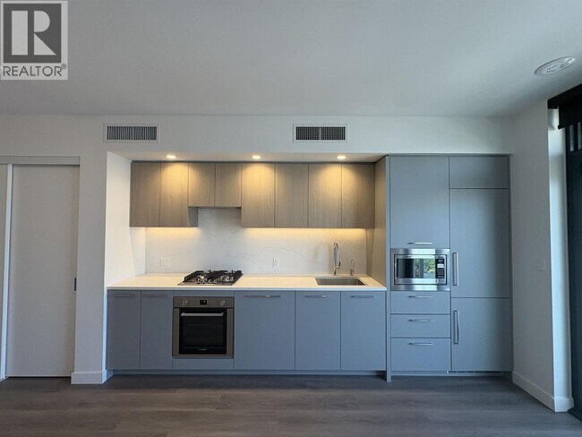 Photo du bâtiment - XX XX-6608 SUSSEX AVENUE