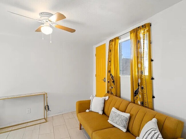 Foto del edificio - 1017 Maple St