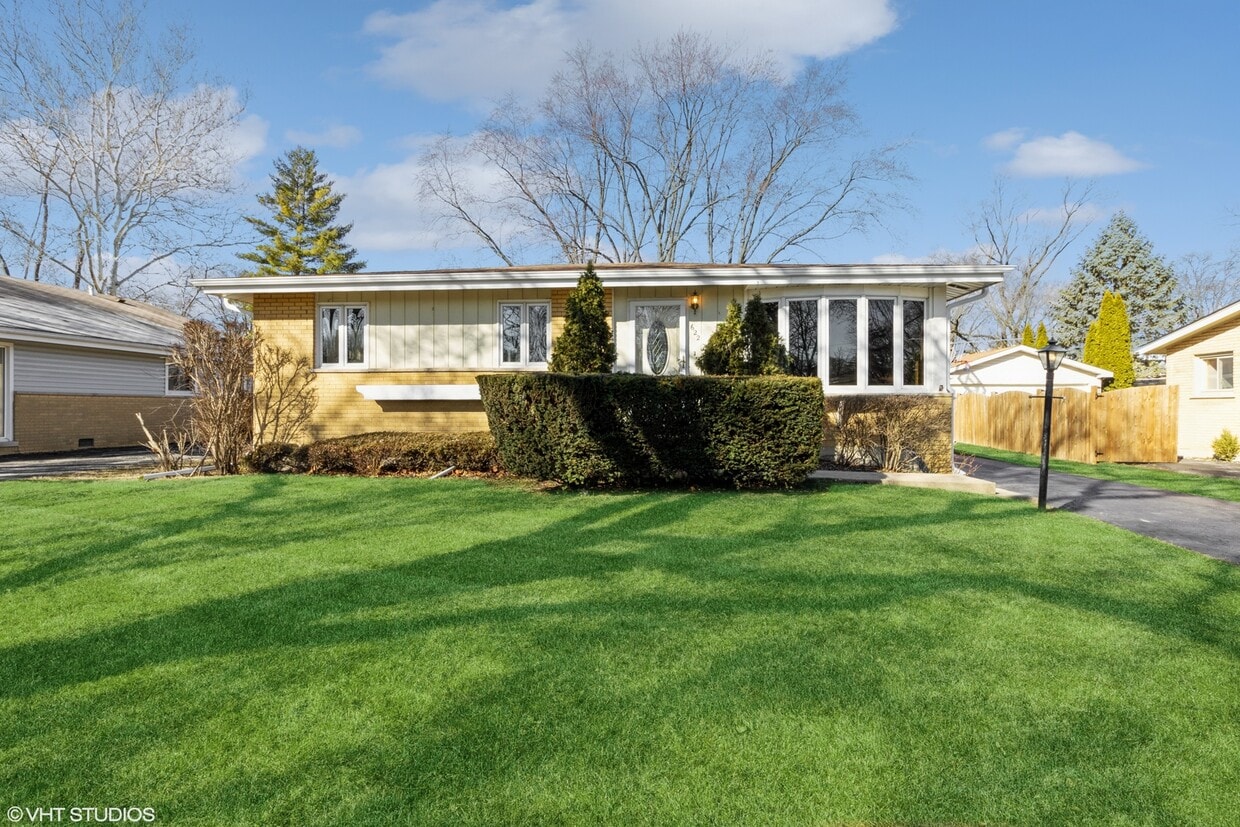 622 N Prospect Manor Ave, Mount Prospect, IL 60056 House for Rent in