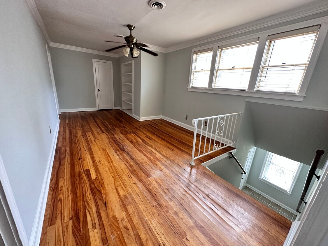 Front staircase leads to common area den - 1742 North Pkwy