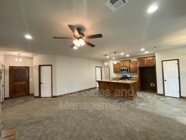 Building Photo - 412 Josephine Ct