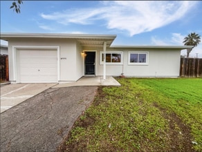 Building Photo - 5928 Lila Ln