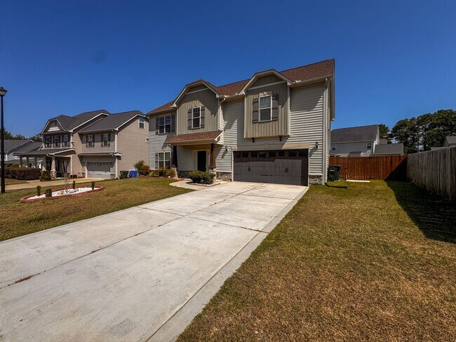 Foto del edificio - Beautiful 4 Bed 3.5 Bath Home in Jack Britt School District