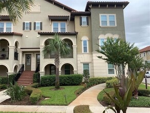 Building Photo - 2205 Lobelia Dr