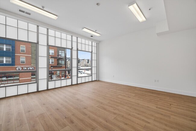 Foto del edificio - 116 E 3rd St